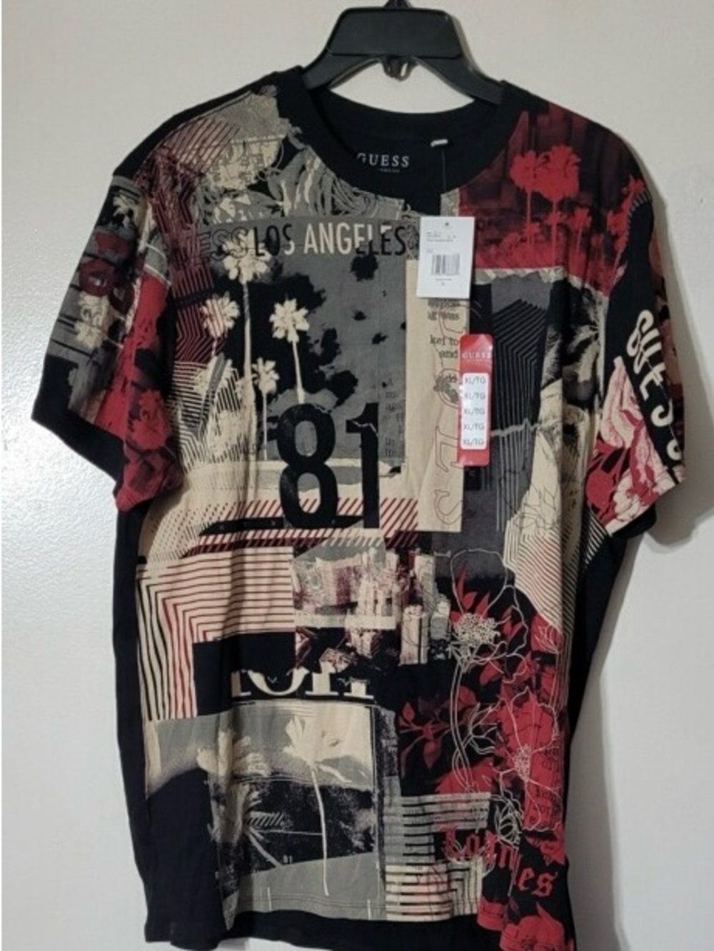 GUESS Short-Sleeve Graphic Tee in Black, Red and Cream
